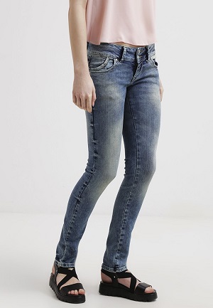 Fede jeans til kvinder i lys