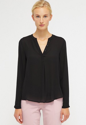 Sort bluse v halsform