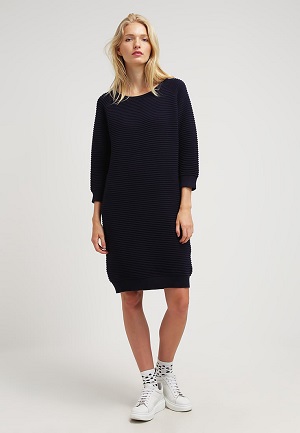 Navy farvet strikket kjole